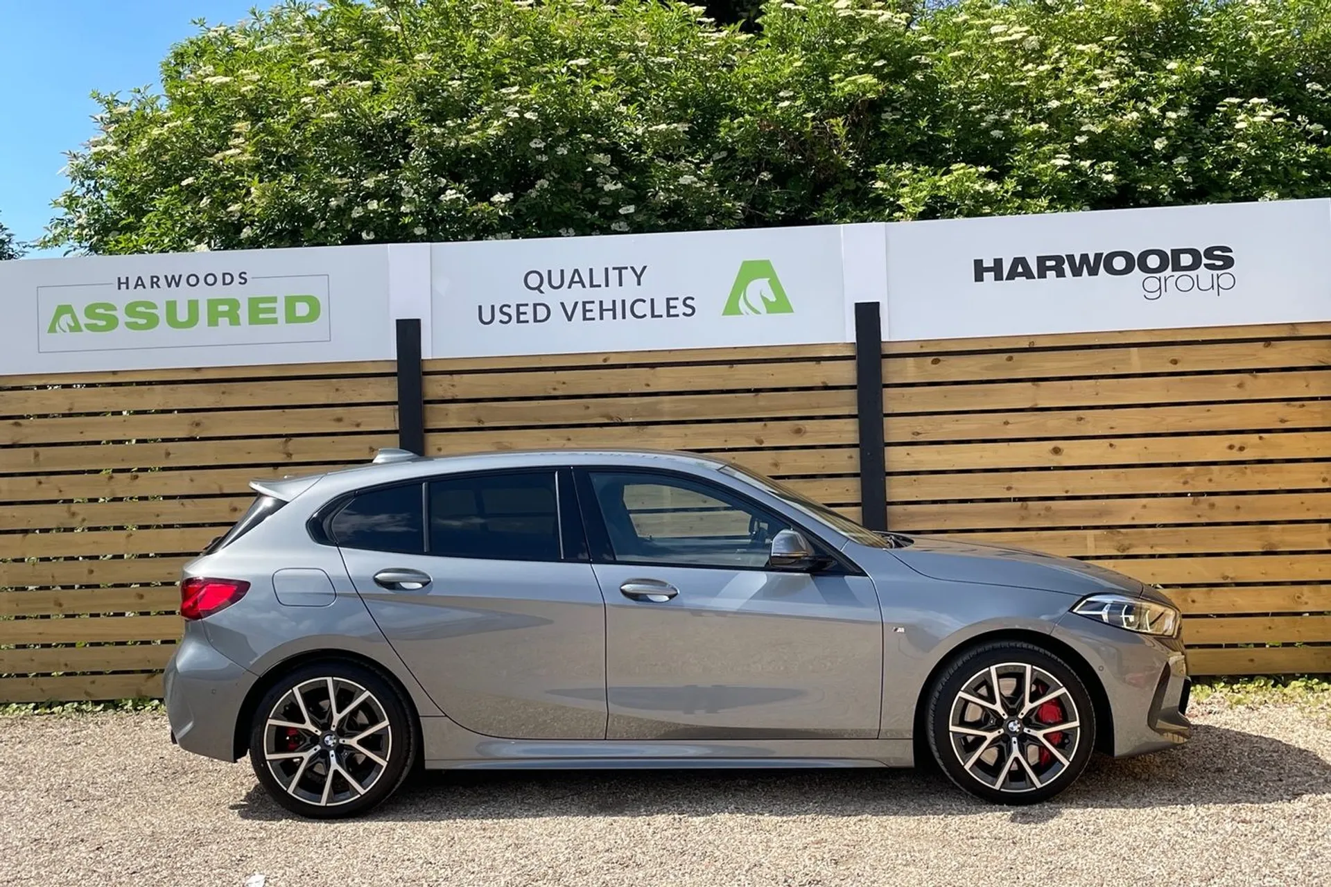BMW 1 SERIES thumbnail image number 2