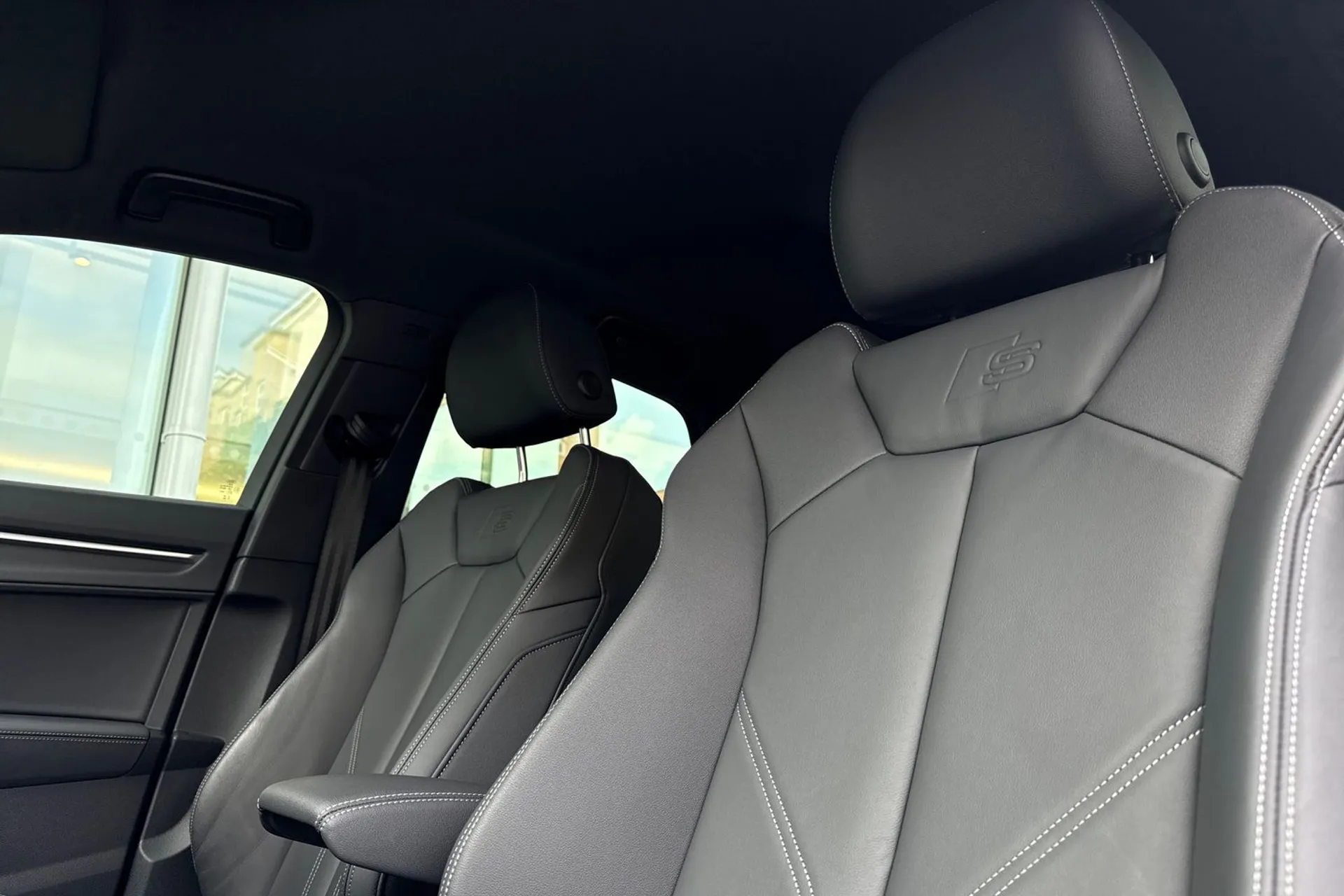 Audi Q3 thumbnail image number 28
