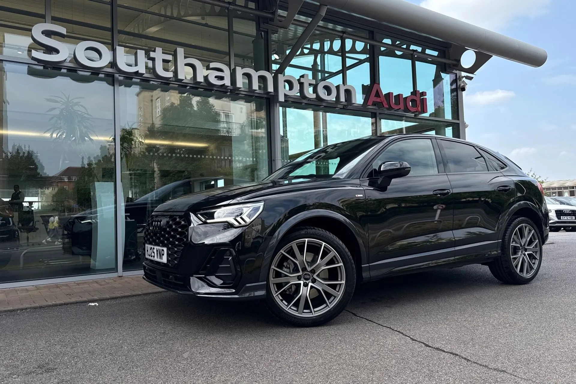 Audi Q3 thumbnail image number 4