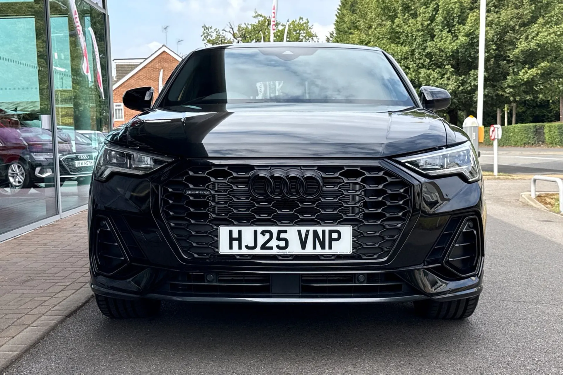 Audi Q3 thumbnail image number 11