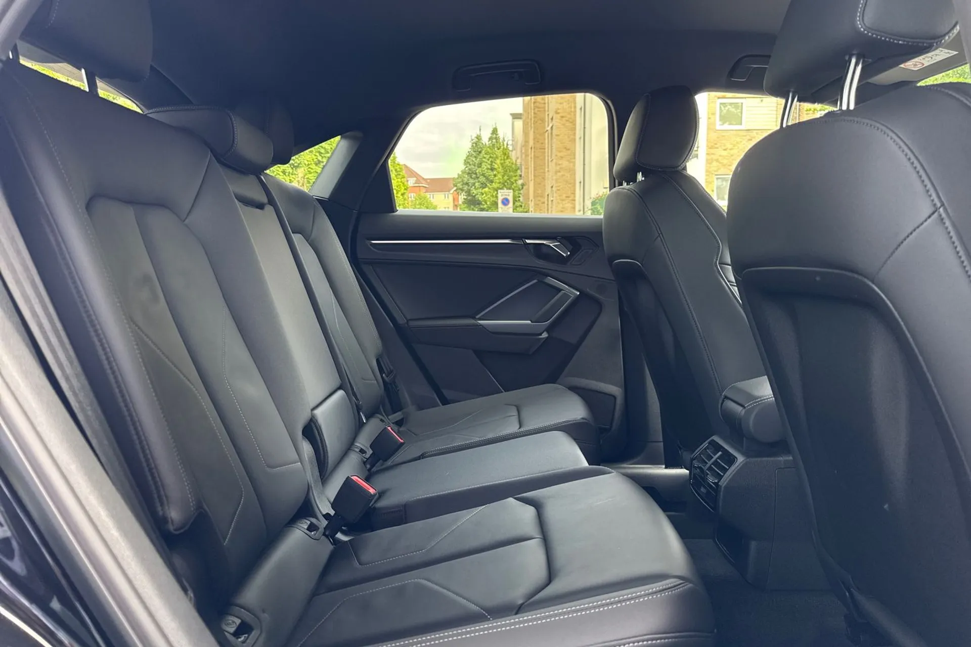 Audi Q3 thumbnail image number 21