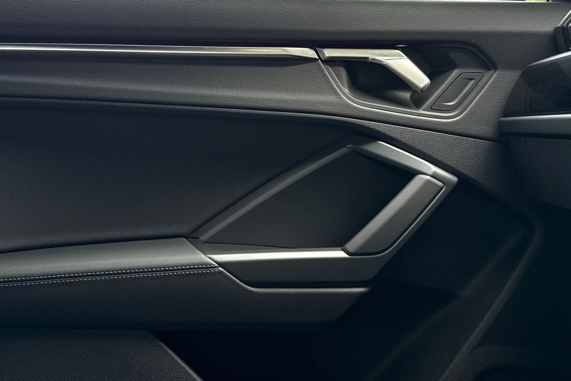 Audi Q3 thumbnail image number 40