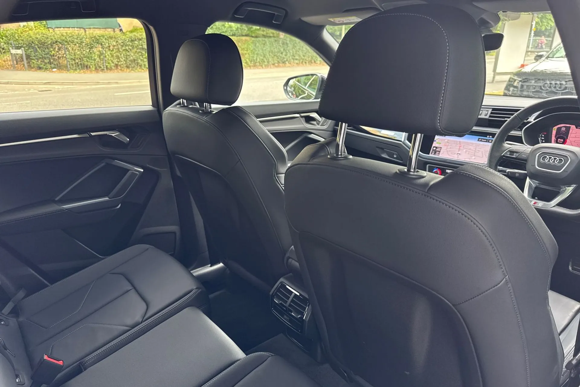 Audi Q3 thumbnail image number 22