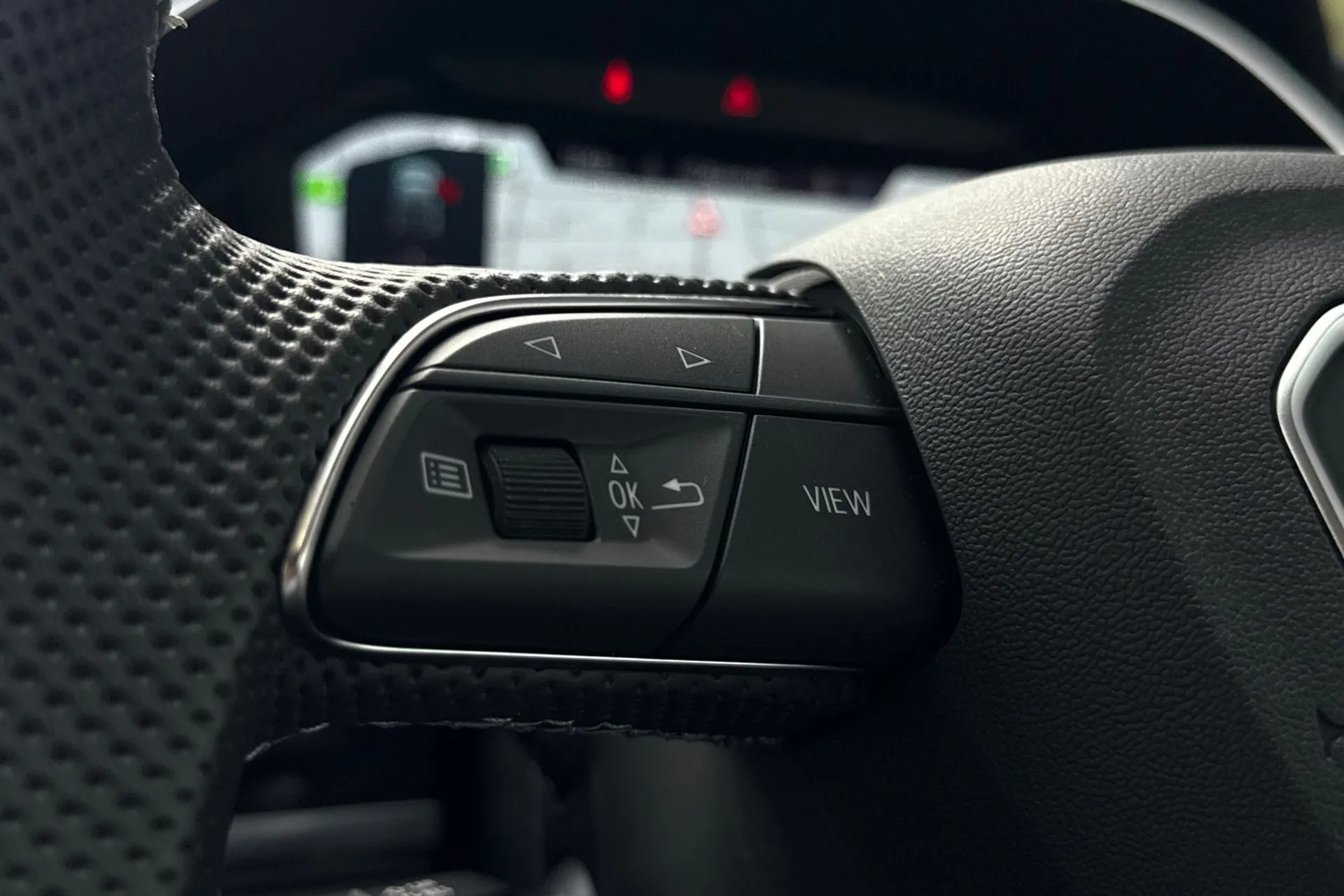 Audi Q3 thumbnail image number 36