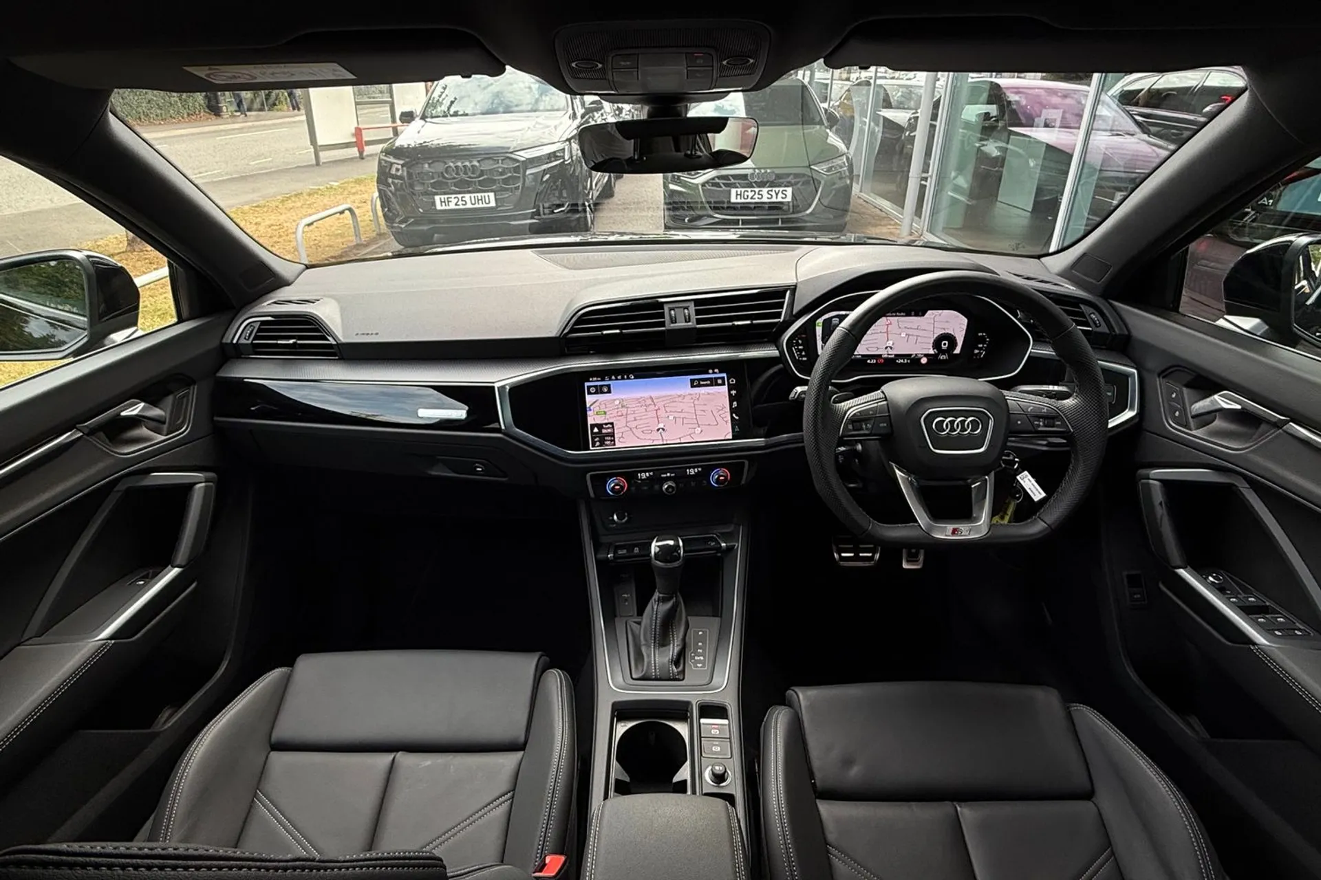 Audi Q3 thumbnail image number 31