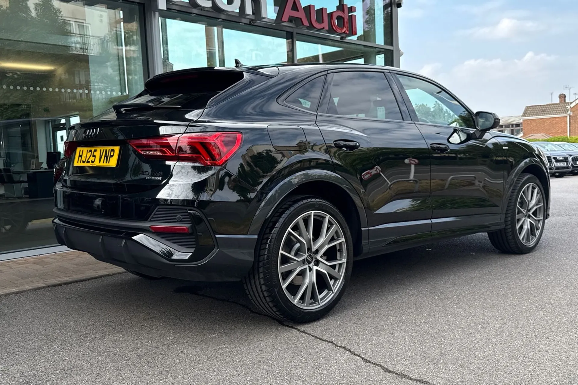 Audi Q3 thumbnail image number 7