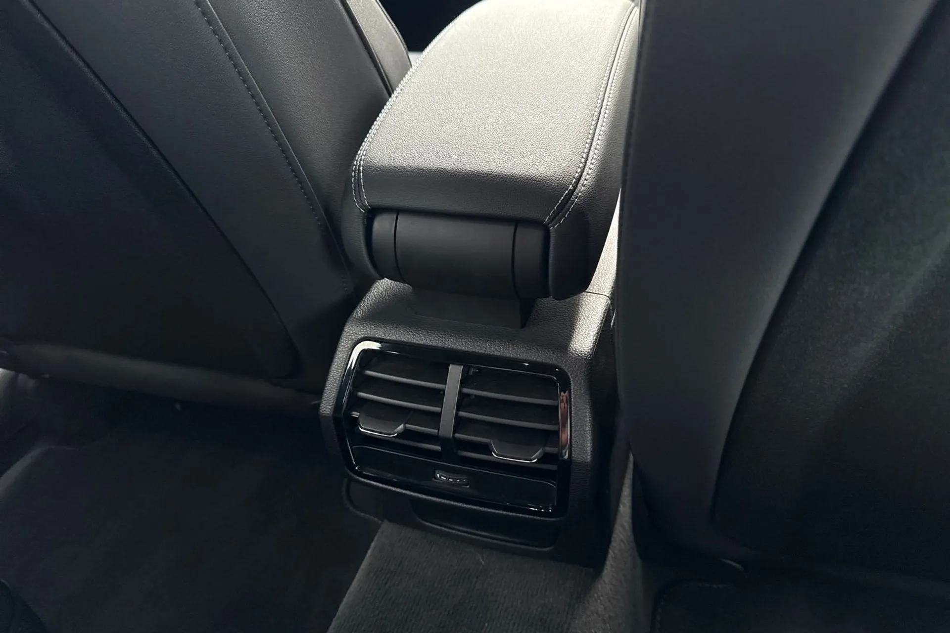 Audi Q3 thumbnail image number 46