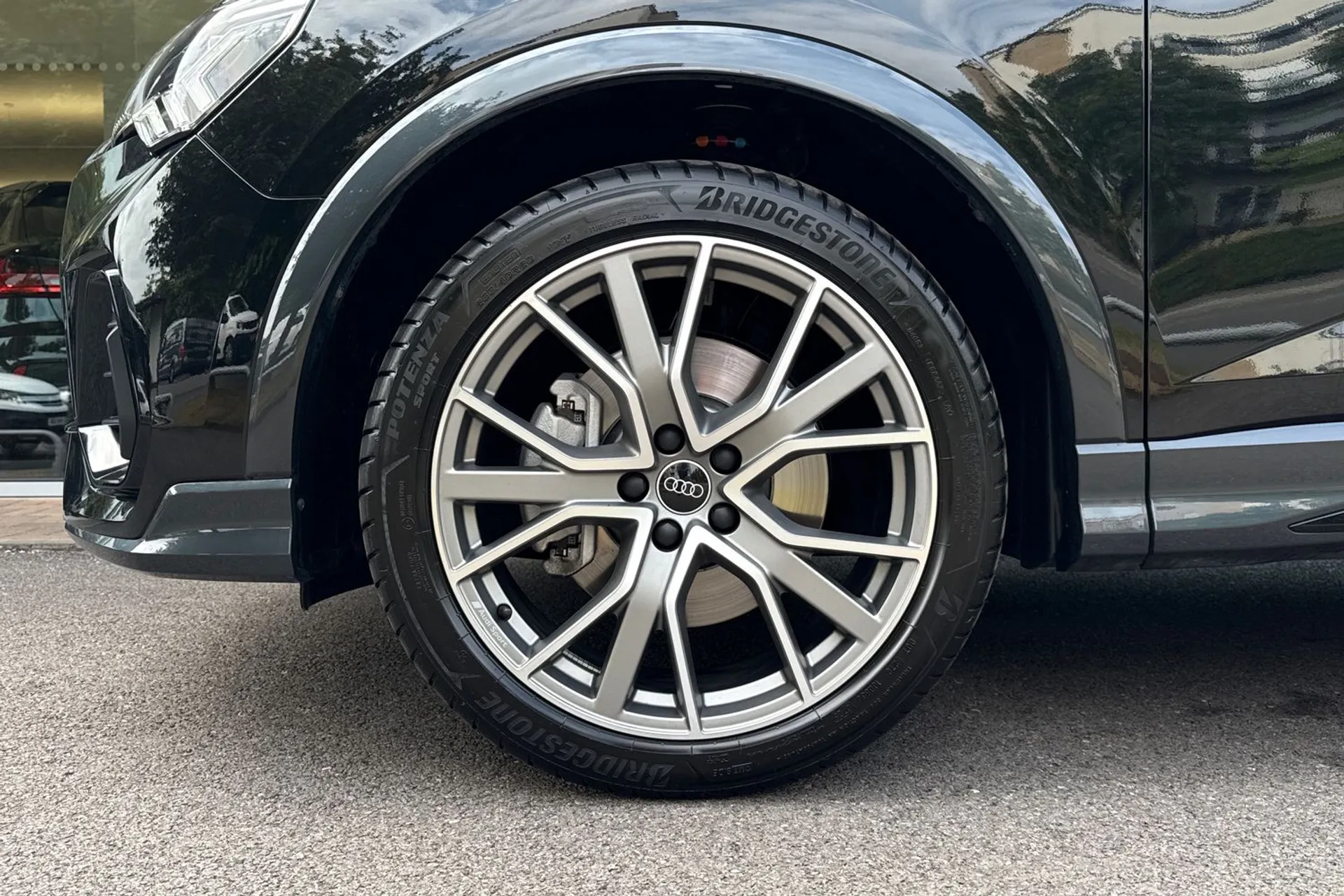 Audi Q3 thumbnail image number 12