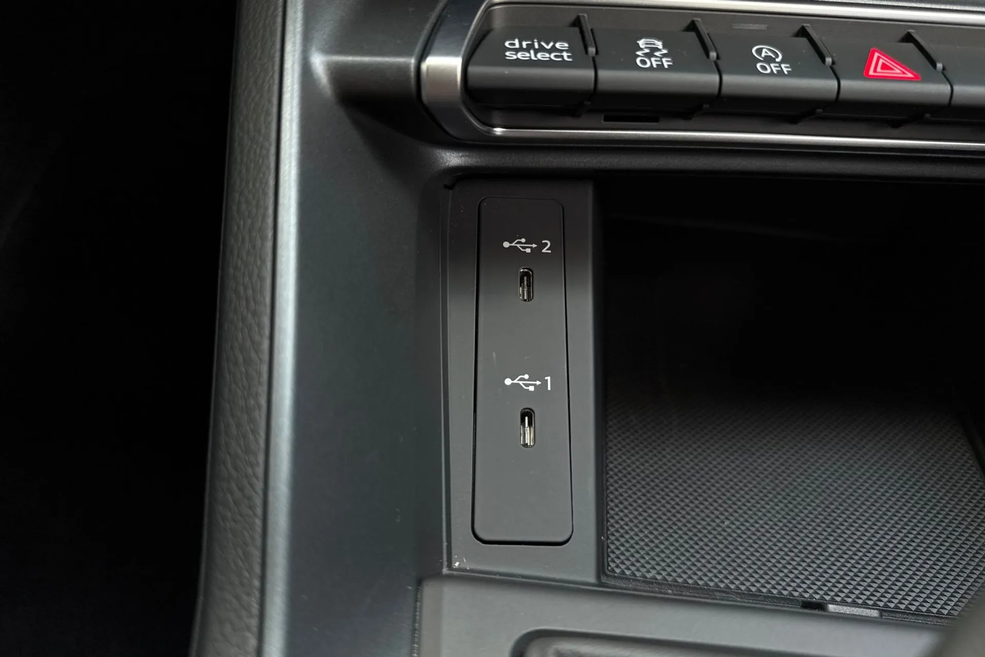 Audi Q3 thumbnail image number 44