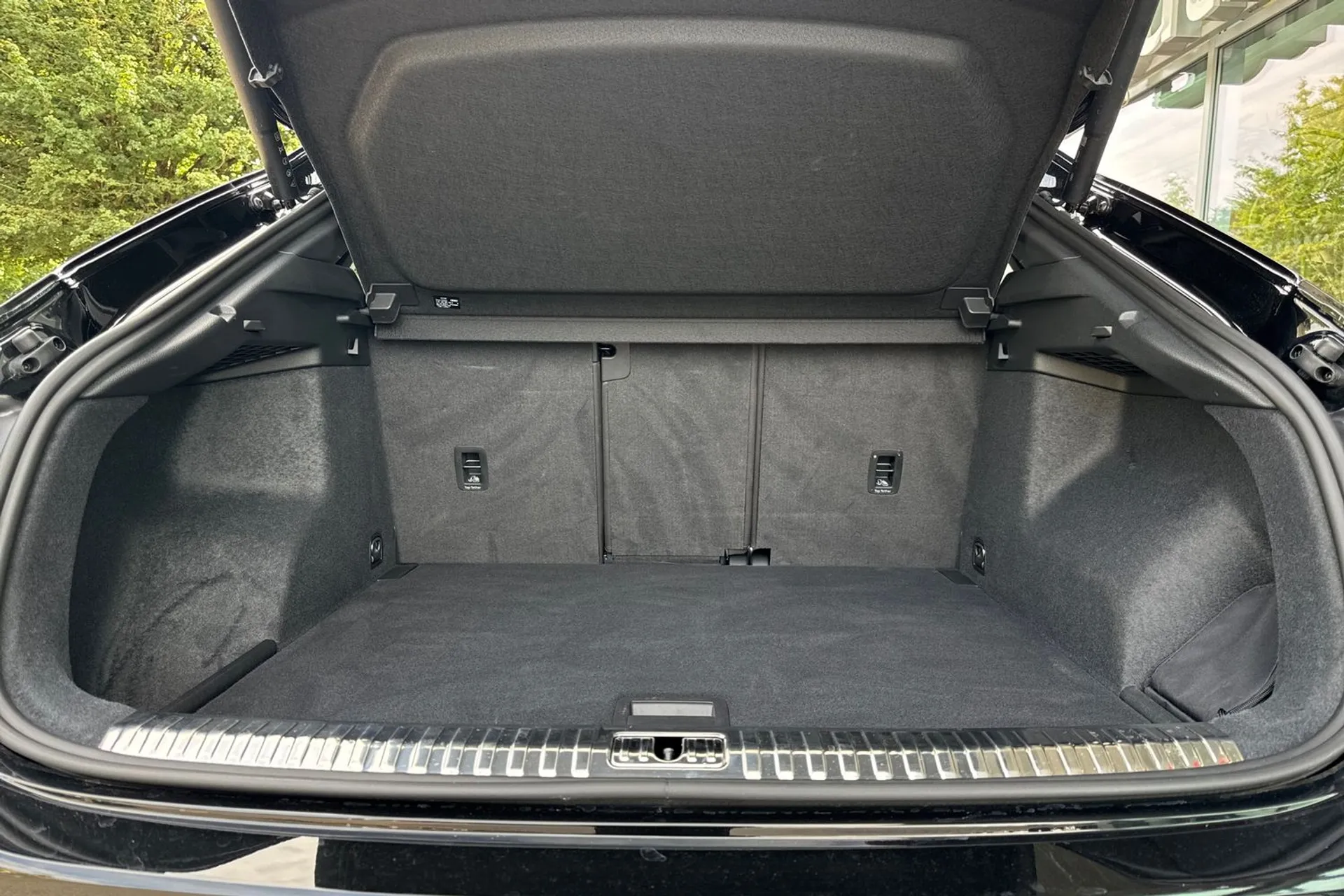 Audi Q3 thumbnail image number 18
