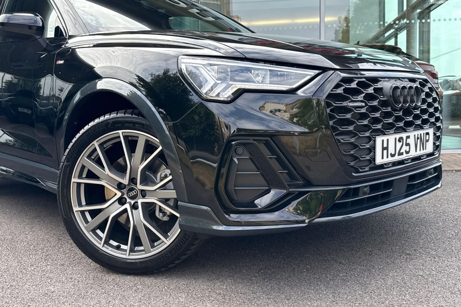 Audi Q3 thumbnail image number 5