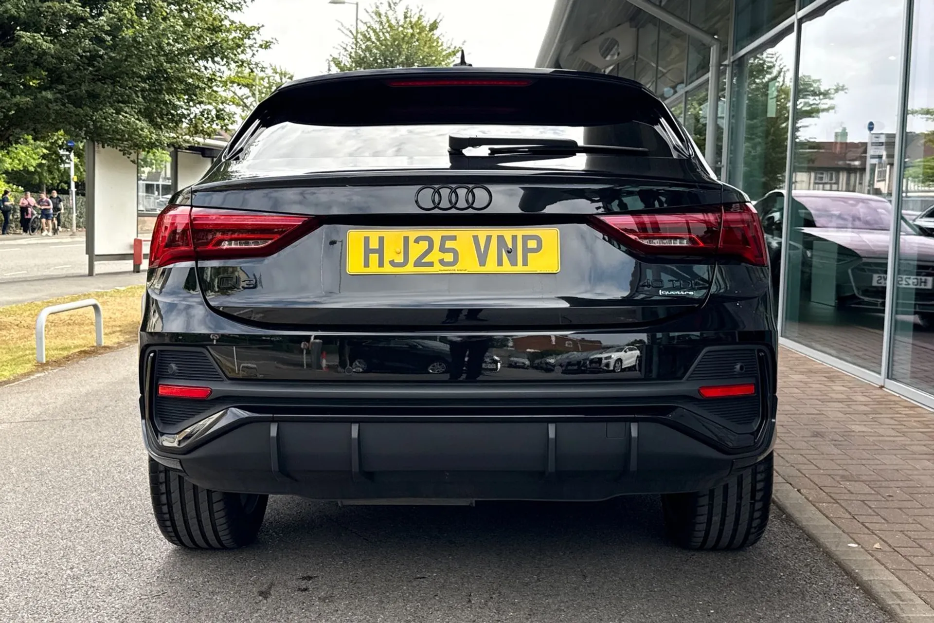 Audi Q3 thumbnail image number 8