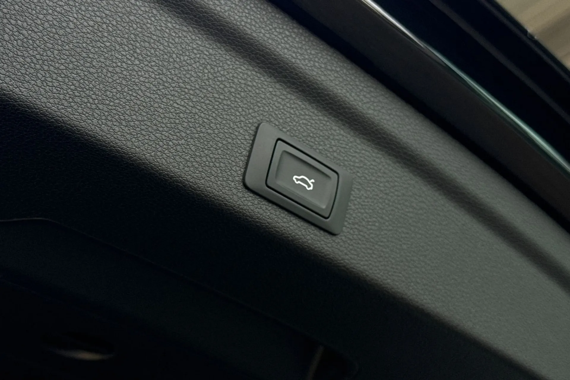 Audi Q3 thumbnail image number 19