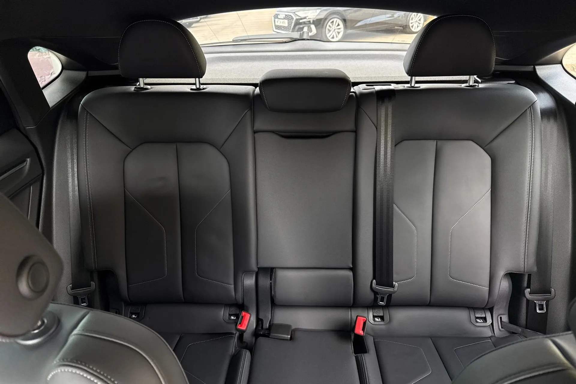 Audi Q3 thumbnail image number 30