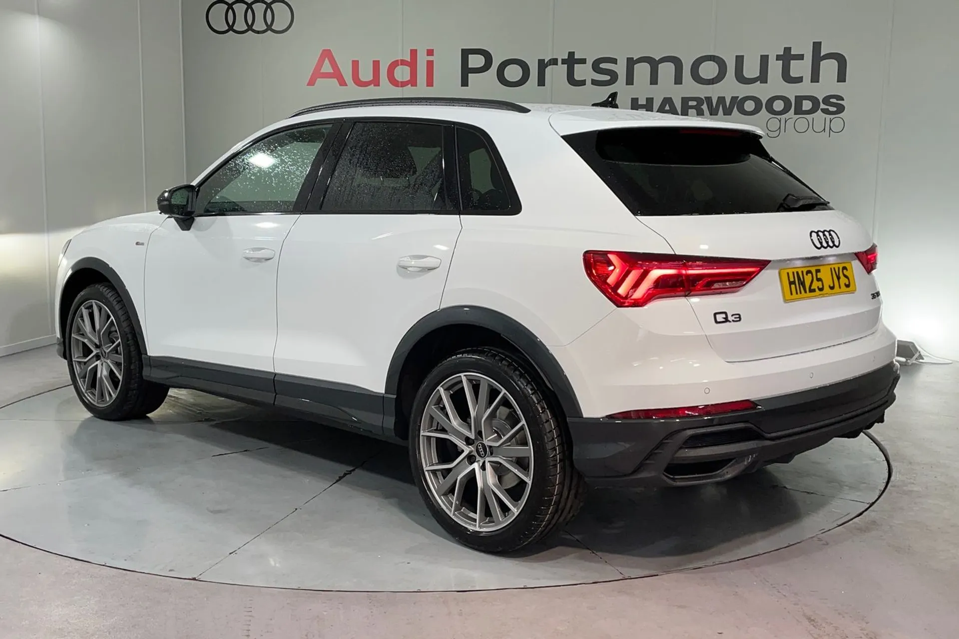Audi Q3 thumbnail image number 8