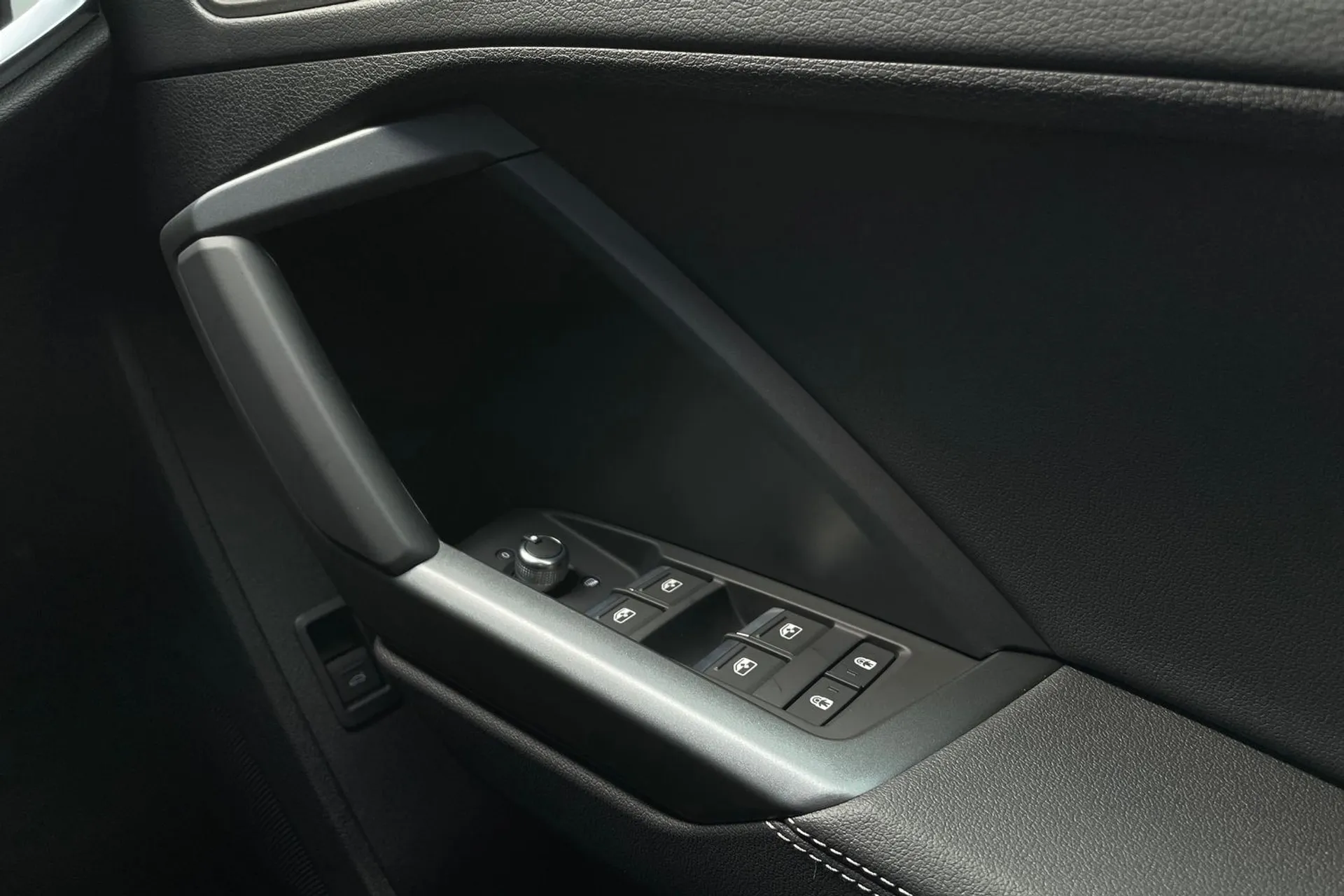 Audi Q3 thumbnail image number 41