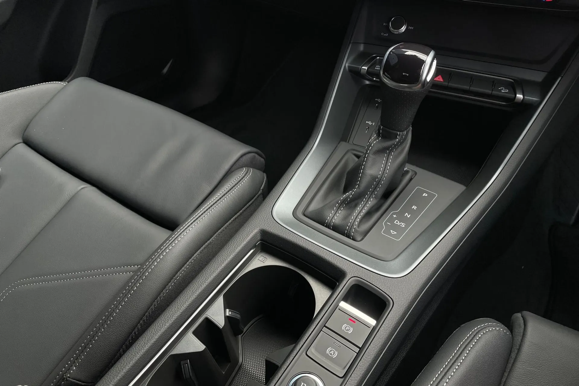 Audi Q3 thumbnail image number 42