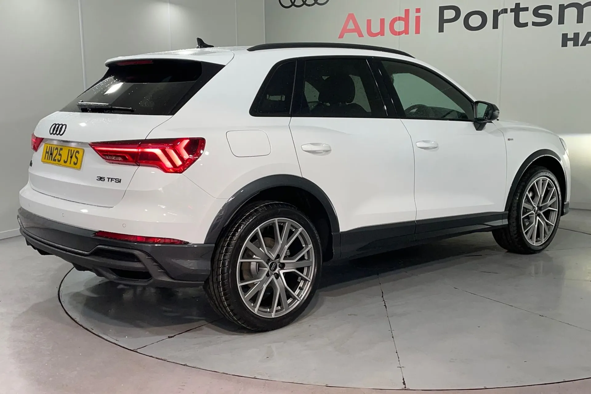 Audi Q3 thumbnail image number 6