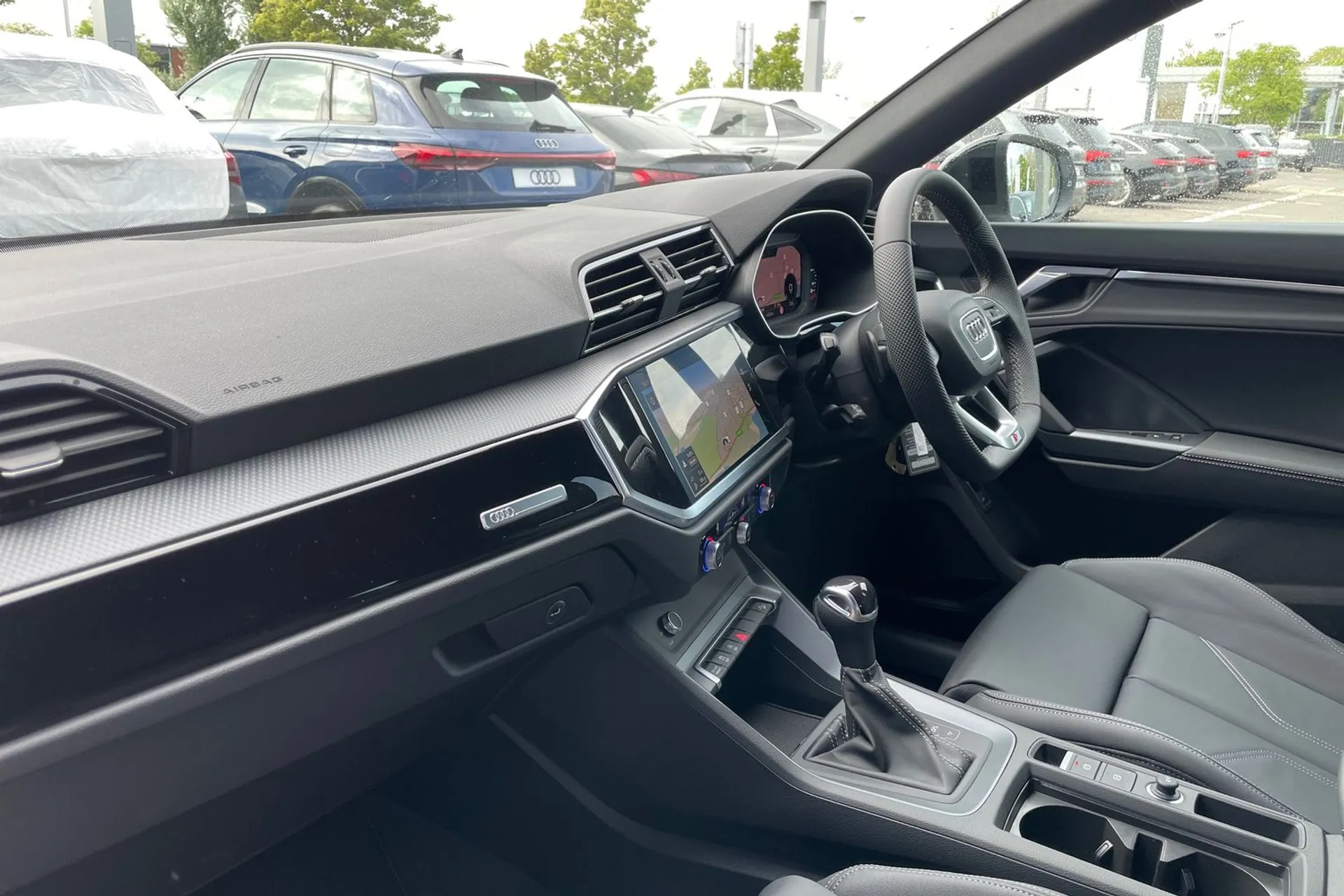 Audi Q3 thumbnail image number 28