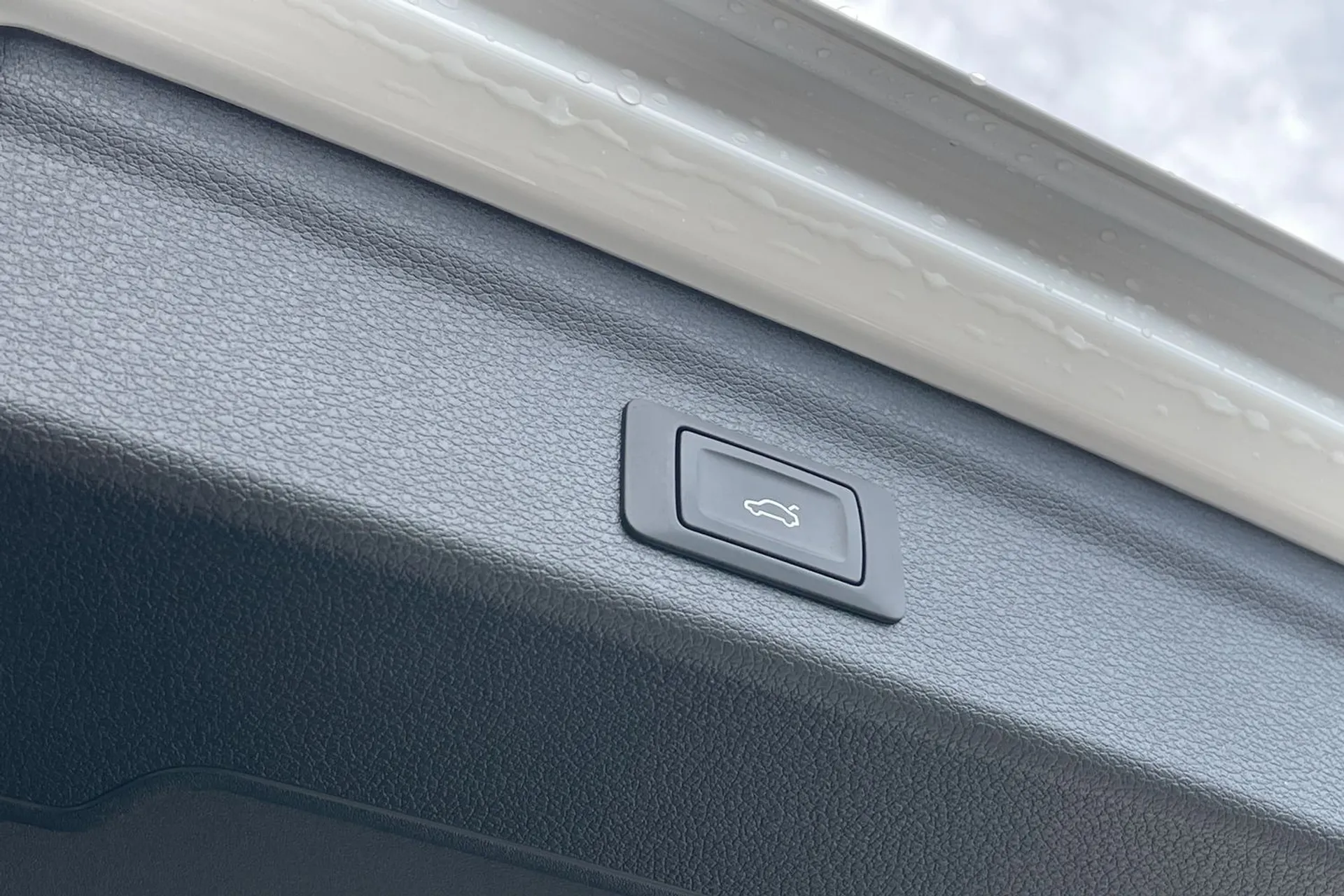 Audi Q3 thumbnail image number 20