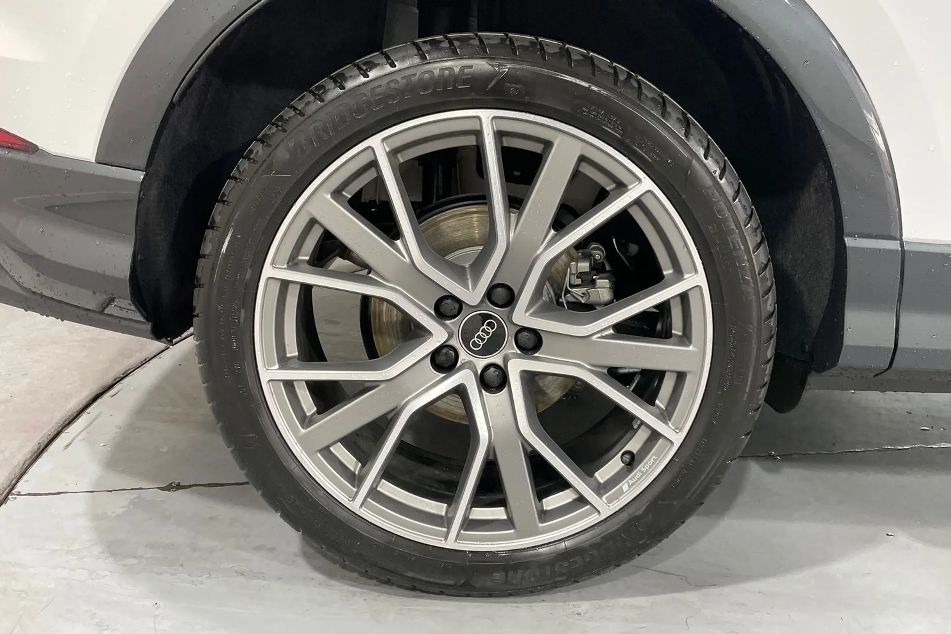 Audi Q3 thumbnail image number 13