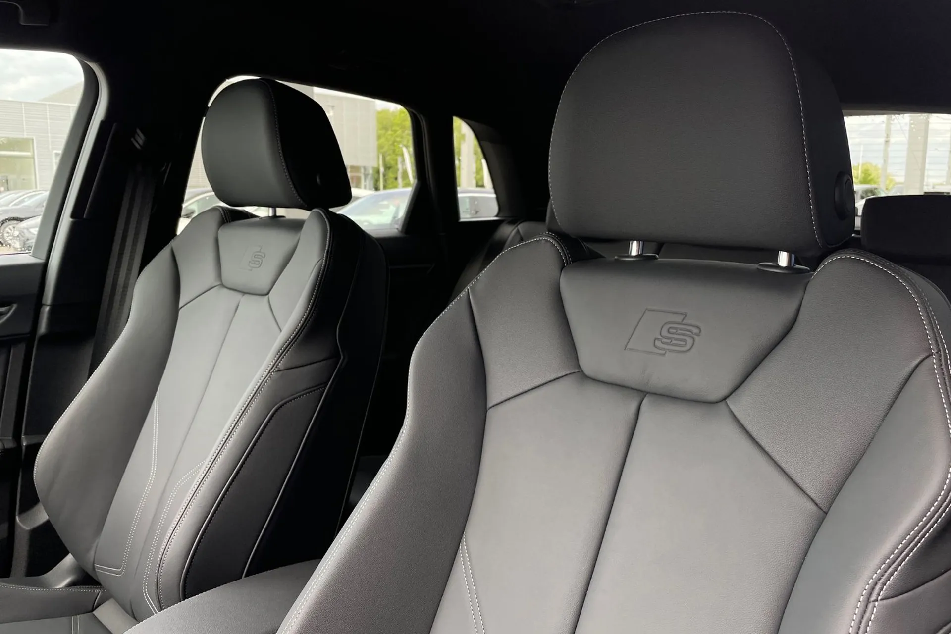 Audi Q3 thumbnail image number 30