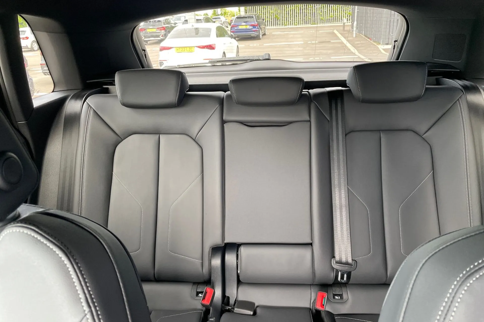 Audi Q3 thumbnail image number 32