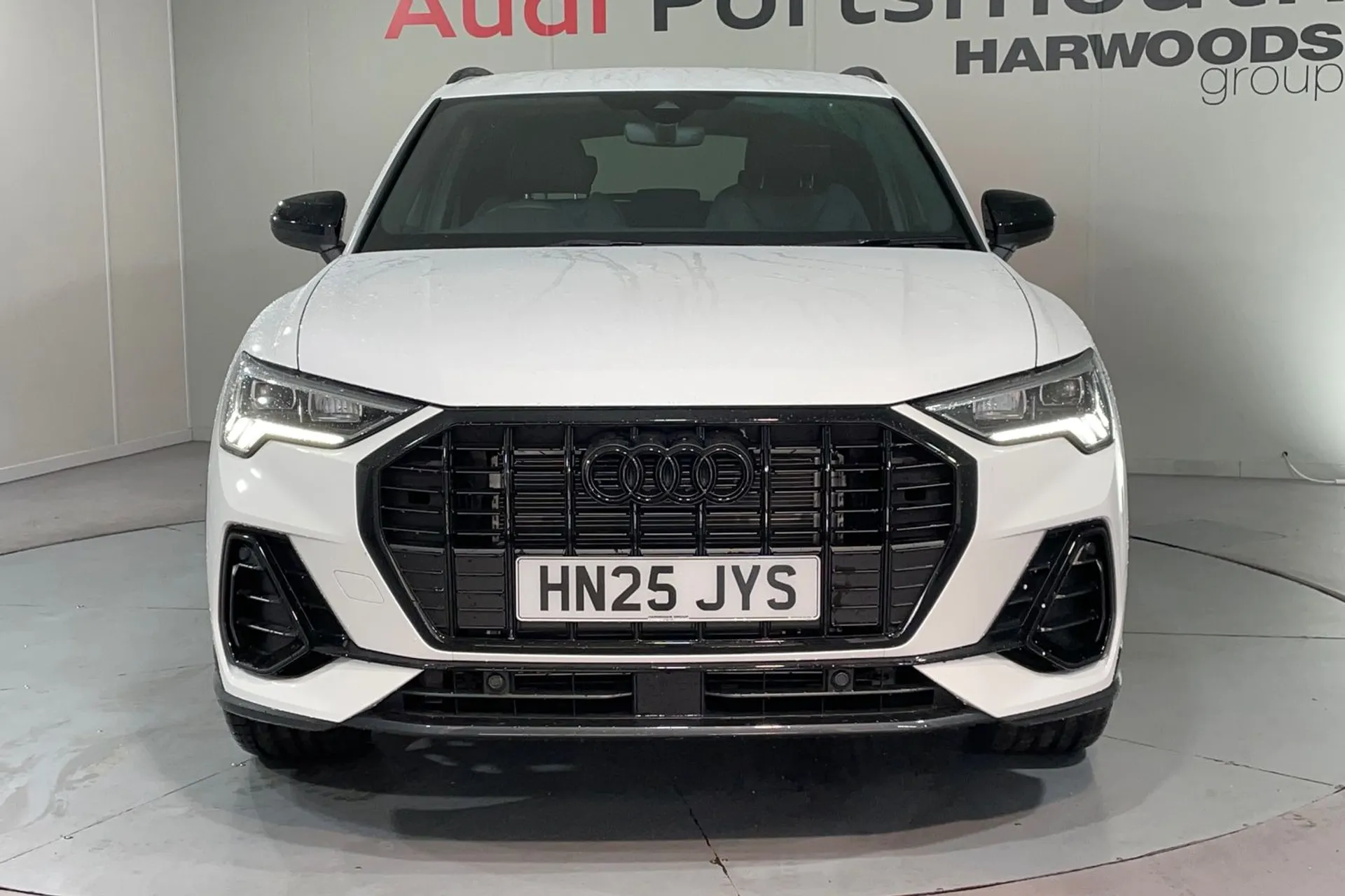 Audi Q3 thumbnail image number 11
