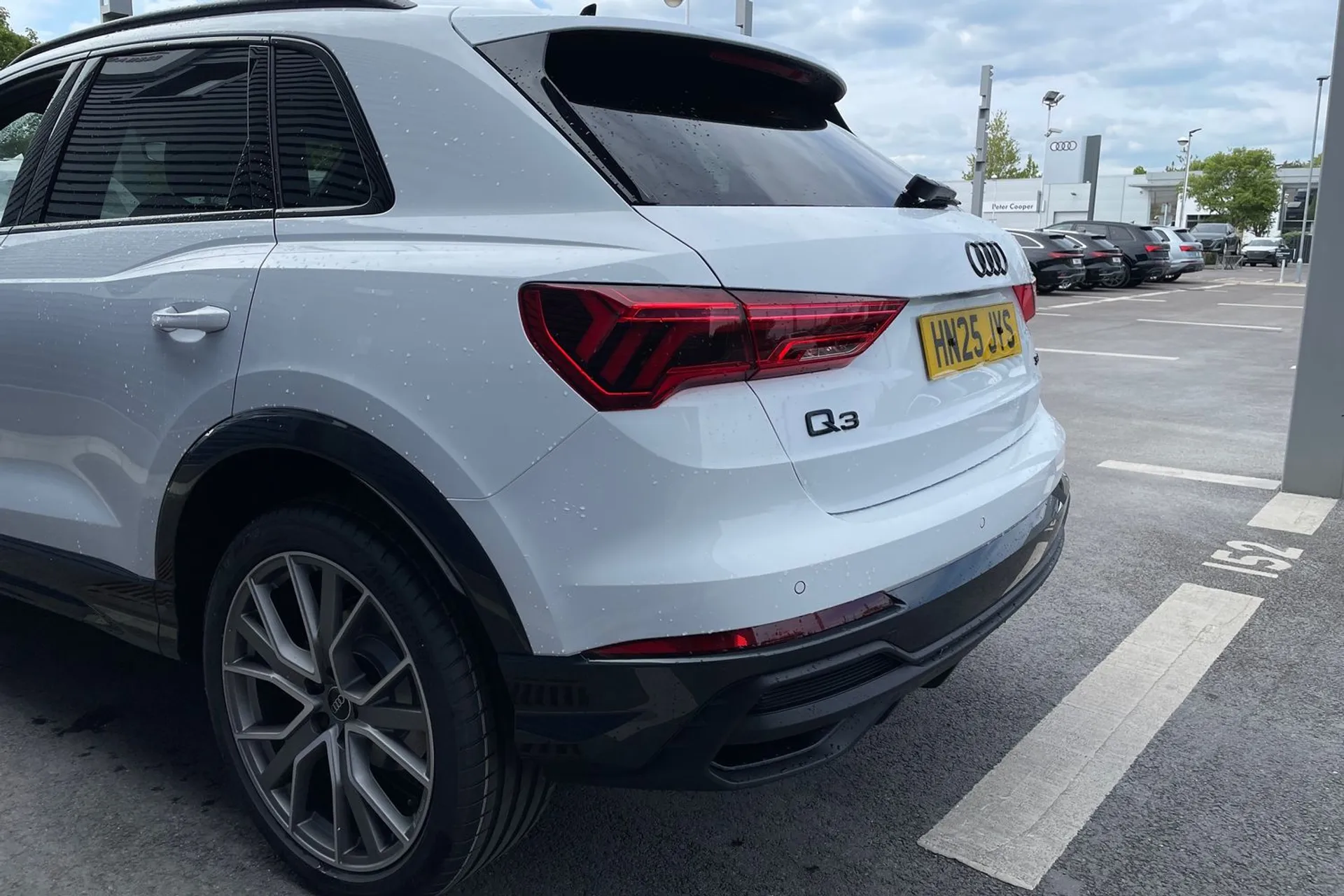 Audi Q3 thumbnail image number 17