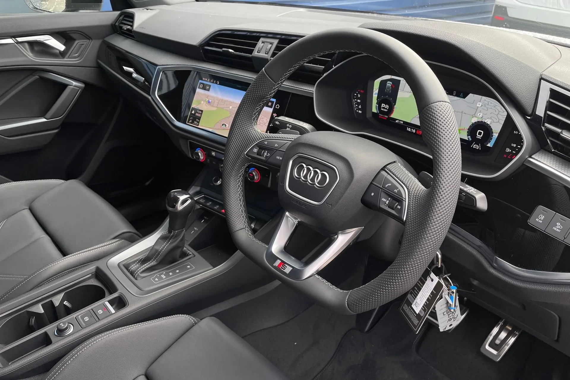 Audi Q3 thumbnail image number 26