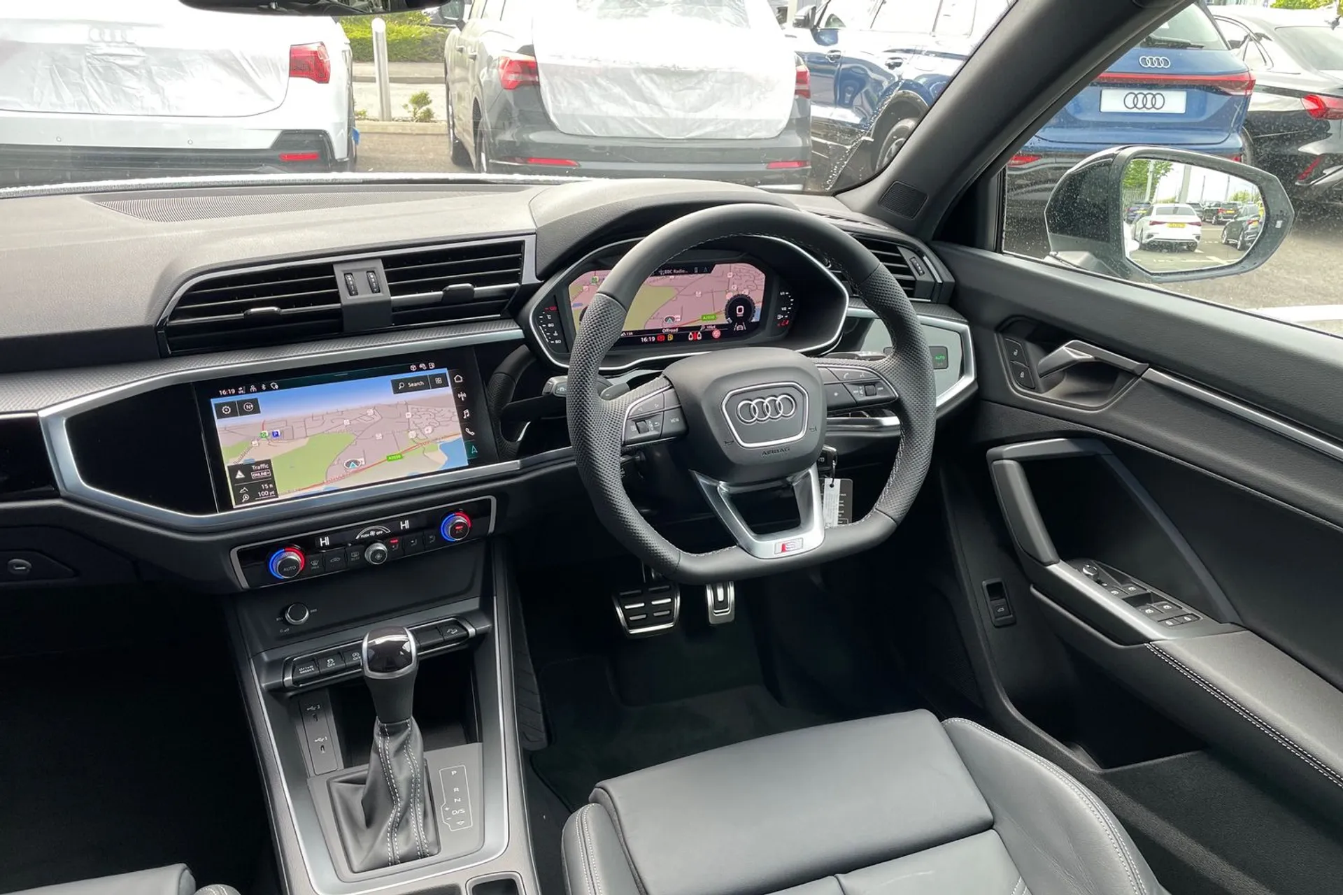 Audi Q3 thumbnail image number 35