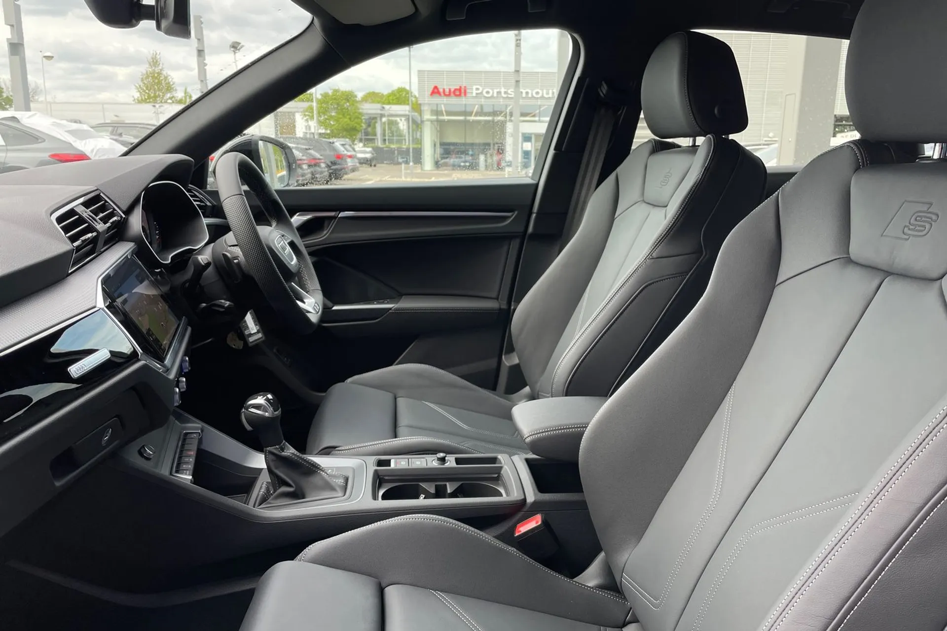 Audi Q3 thumbnail image number 29