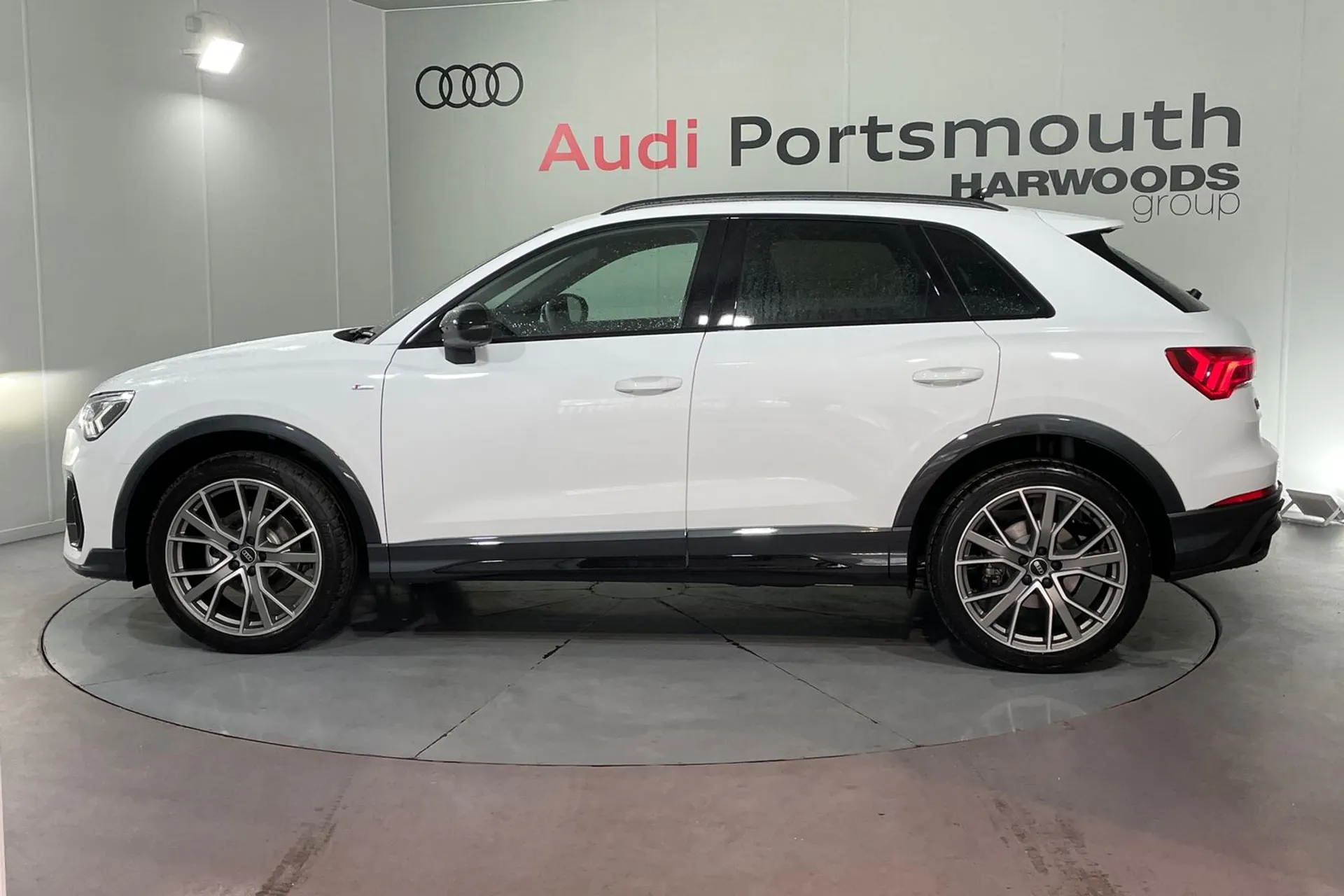 Audi Q3 thumbnail image number 9