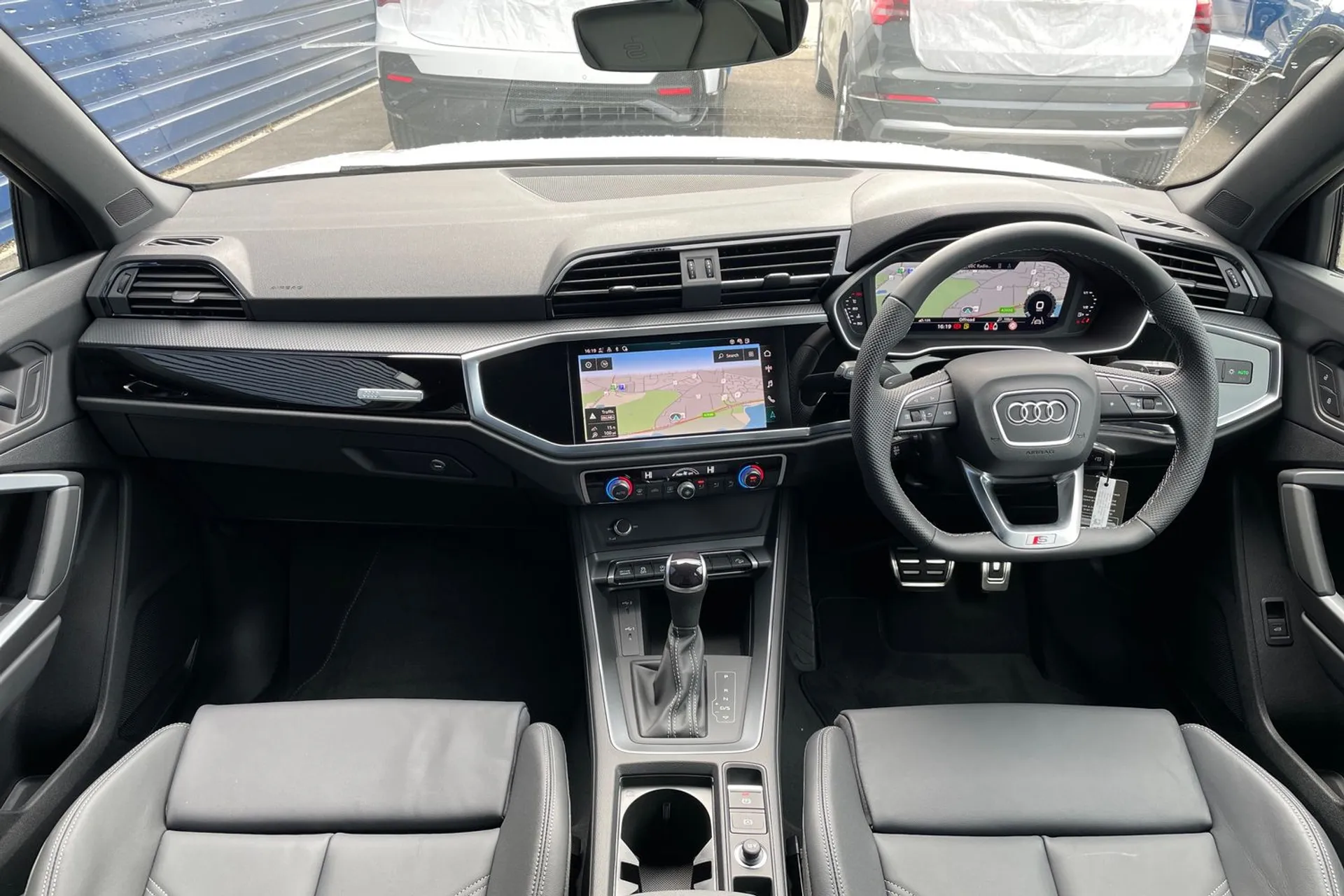 Audi Q3 thumbnail image number 3