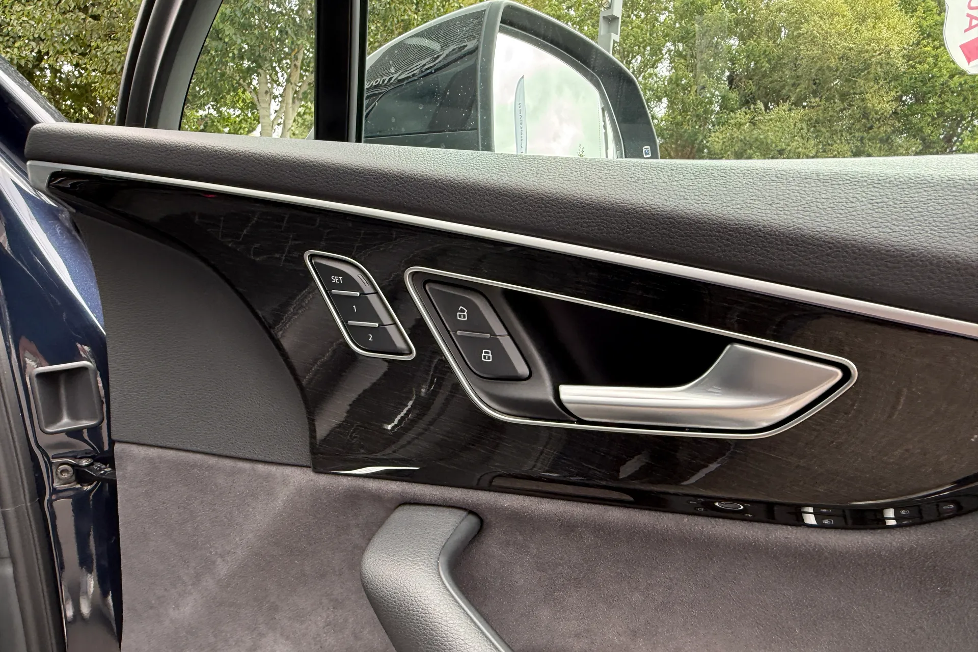 Audi Q7 thumbnail image number 48