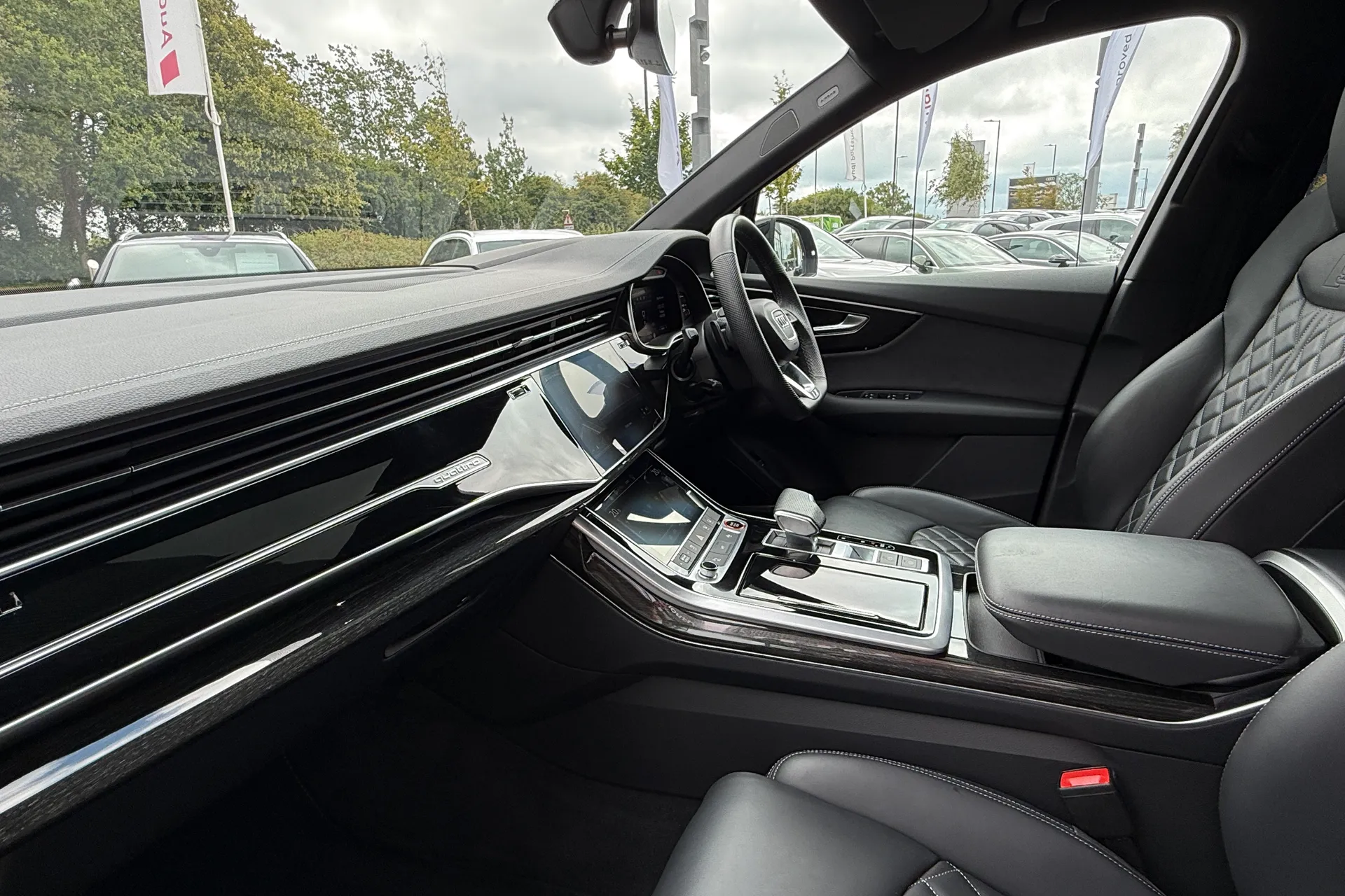 Audi Q7 thumbnail image number 30