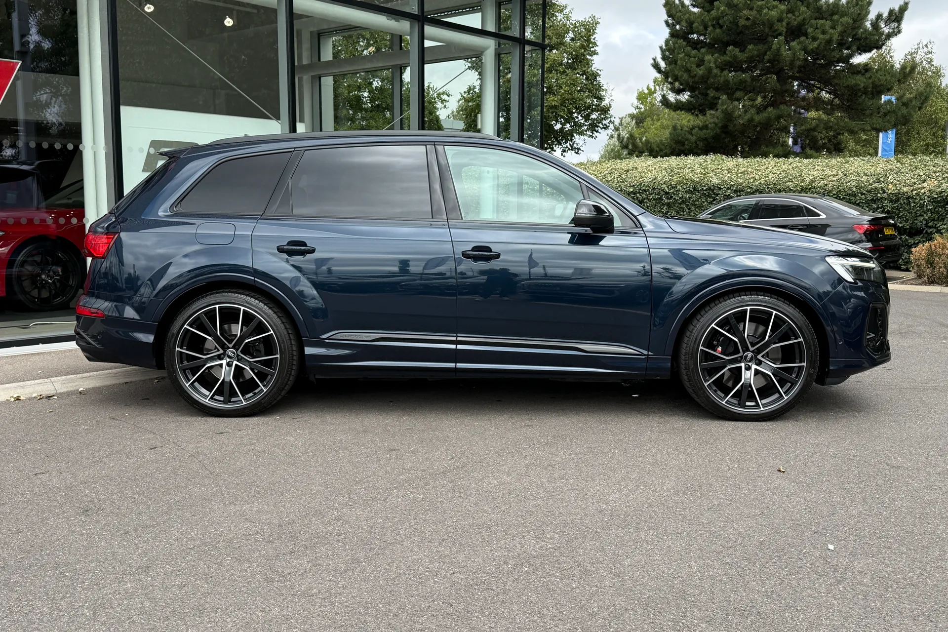 Audi Q7 thumbnail image number 2