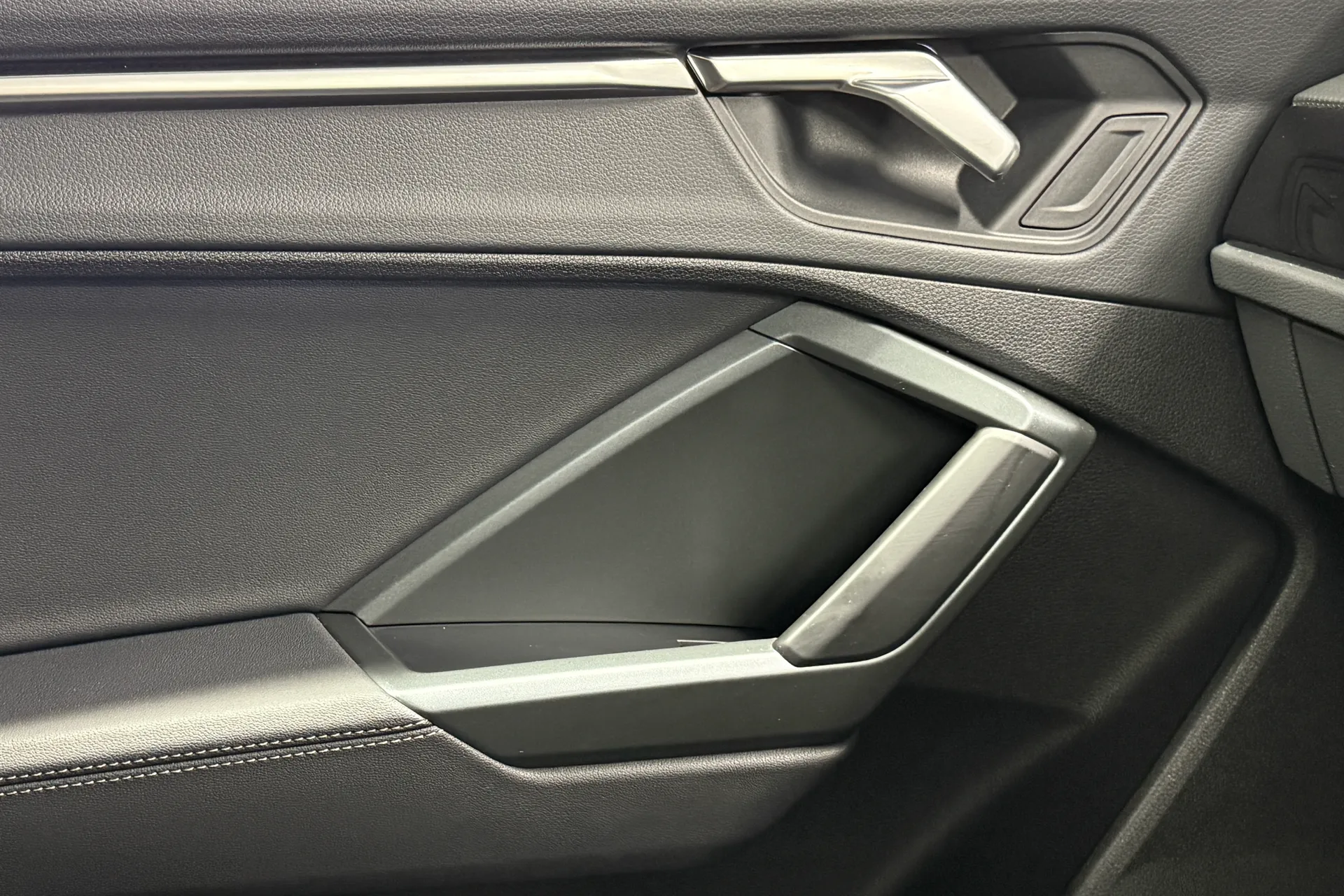 Audi Q3 thumbnail image number 31