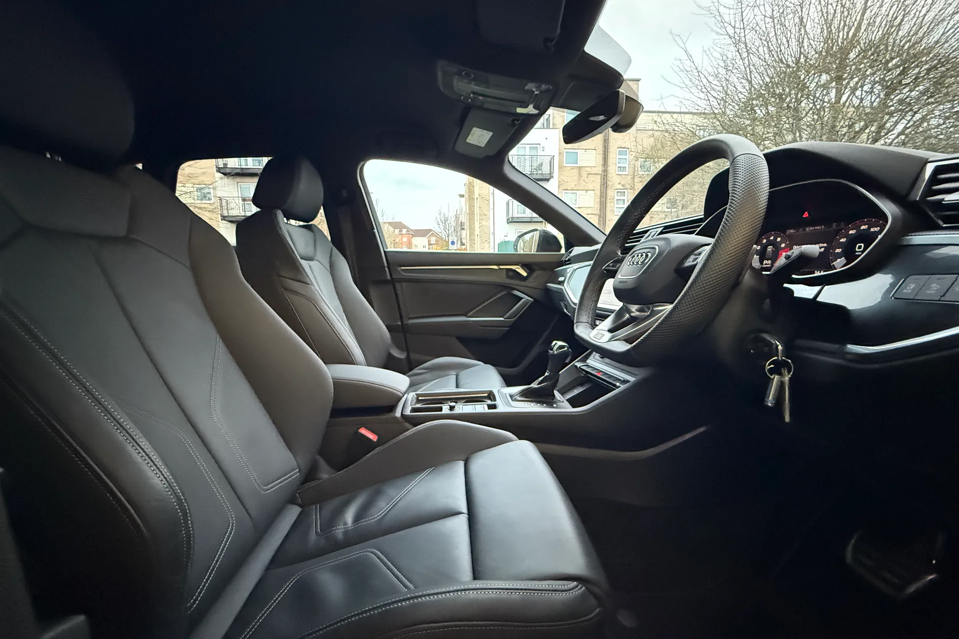 Audi Q3 thumbnail image number 35