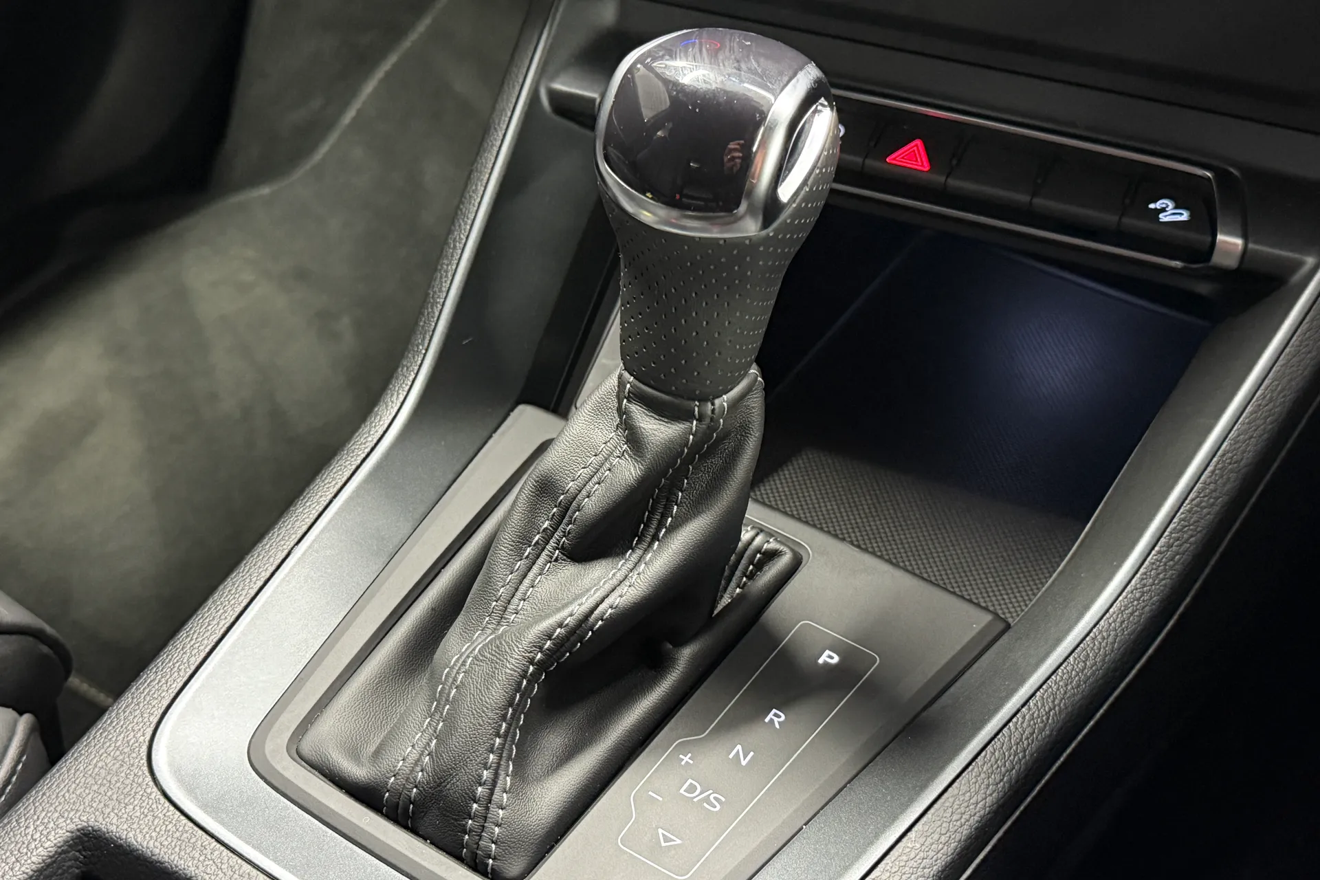 Audi Q3 thumbnail image number 26