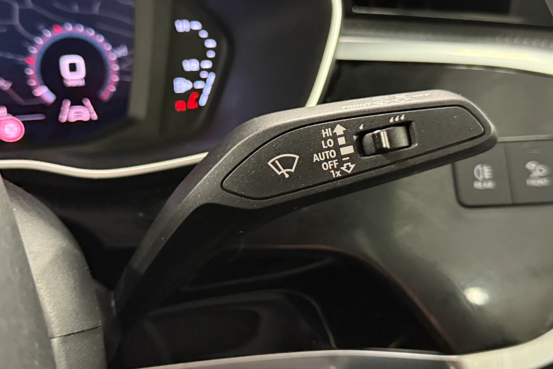 Audi Q3 thumbnail image number 15