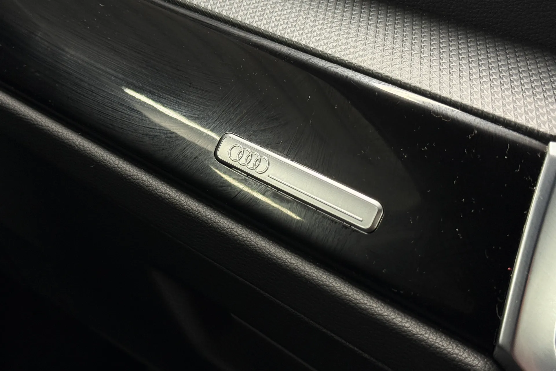 Audi Q3 thumbnail image number 30