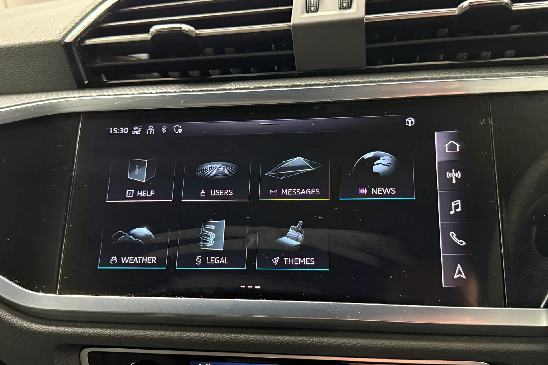 Audi Q3 thumbnail image number 20