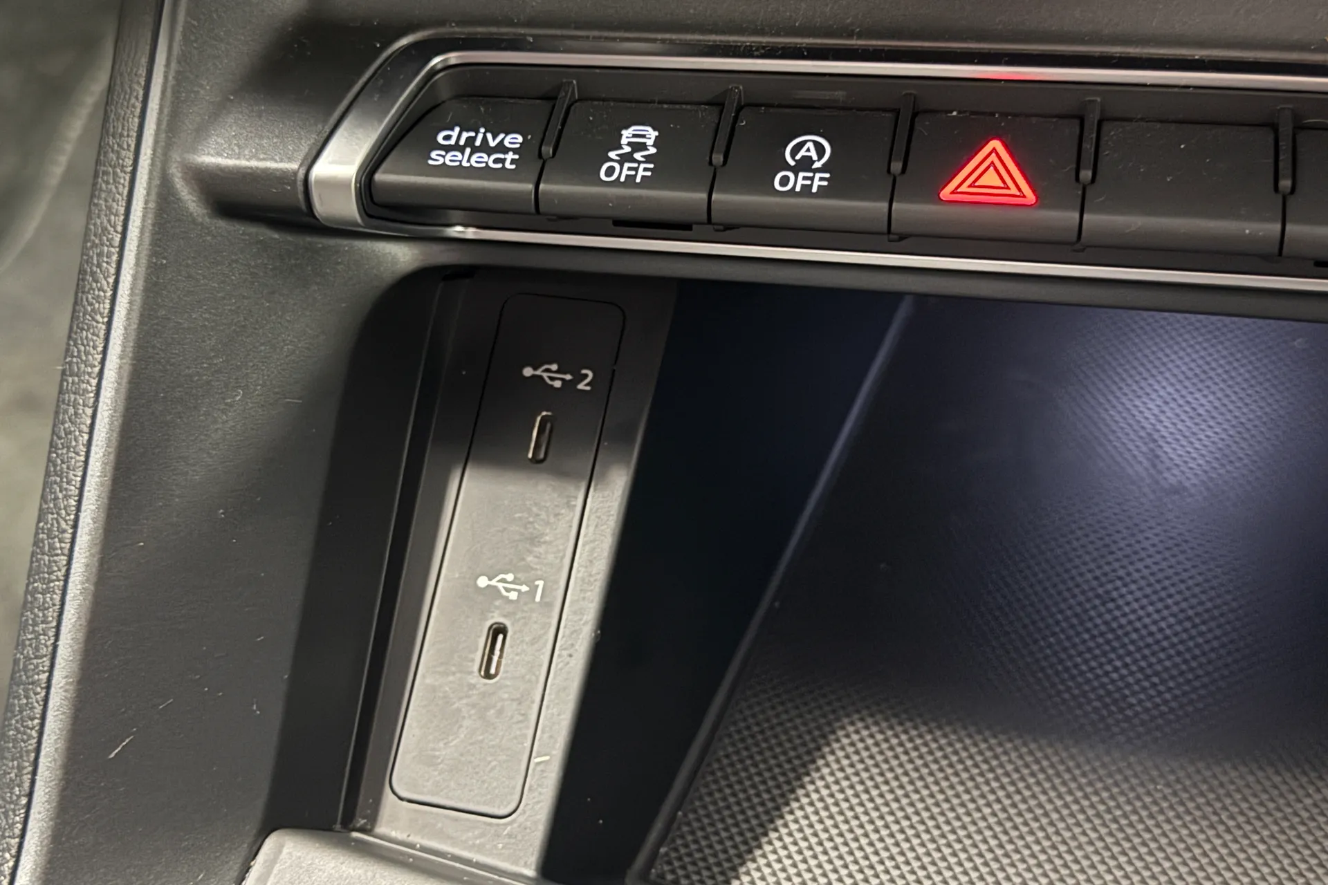 Audi Q3 thumbnail image number 23