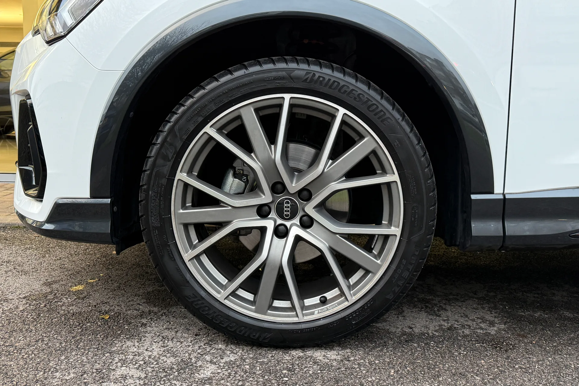 Audi Q3 thumbnail image number 9