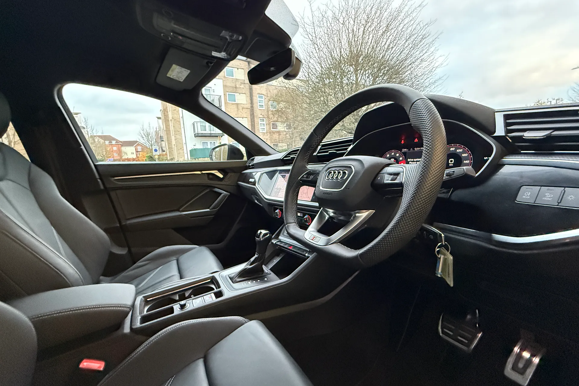 Audi Q3 thumbnail image number 10