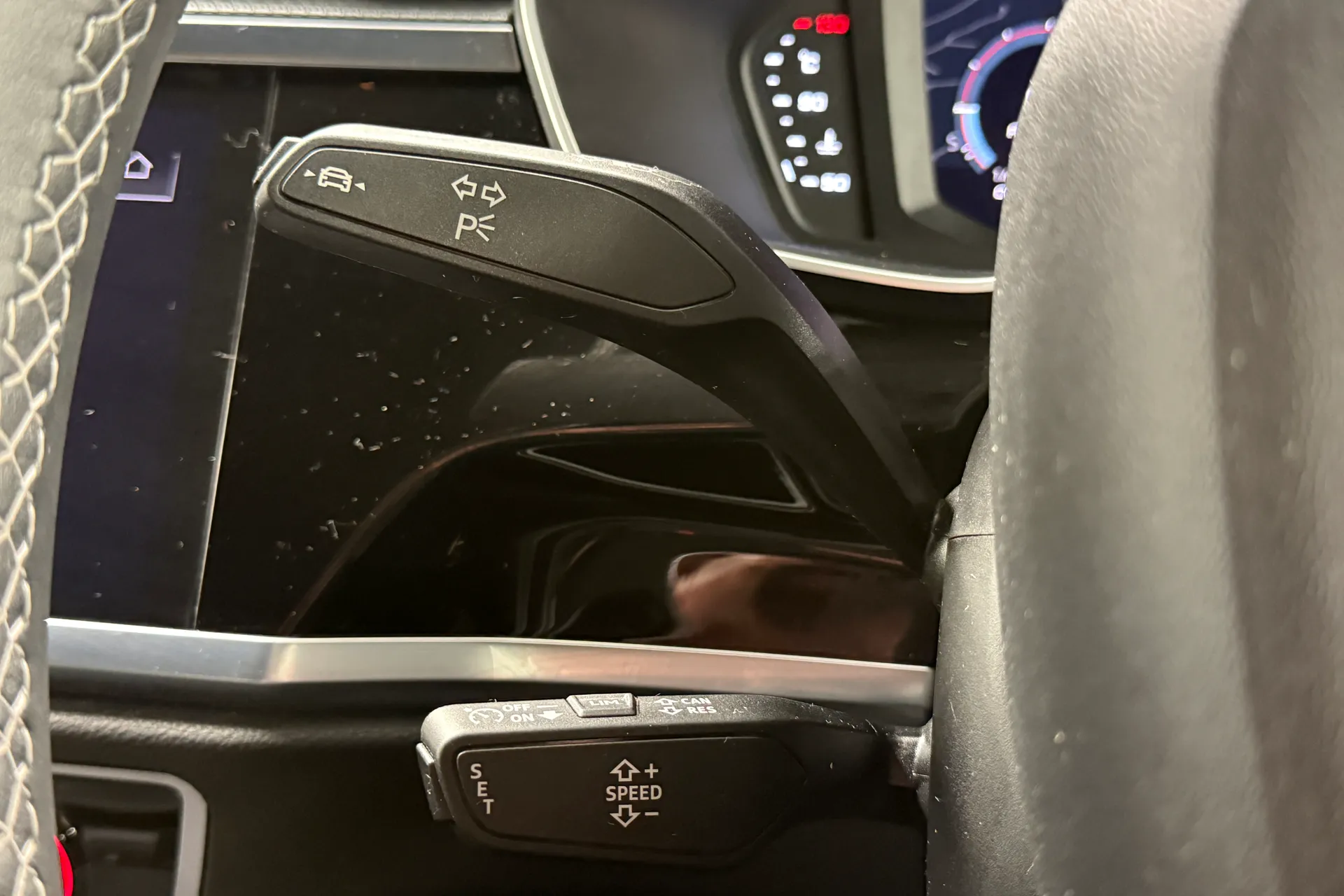 Audi Q3 thumbnail image number 14