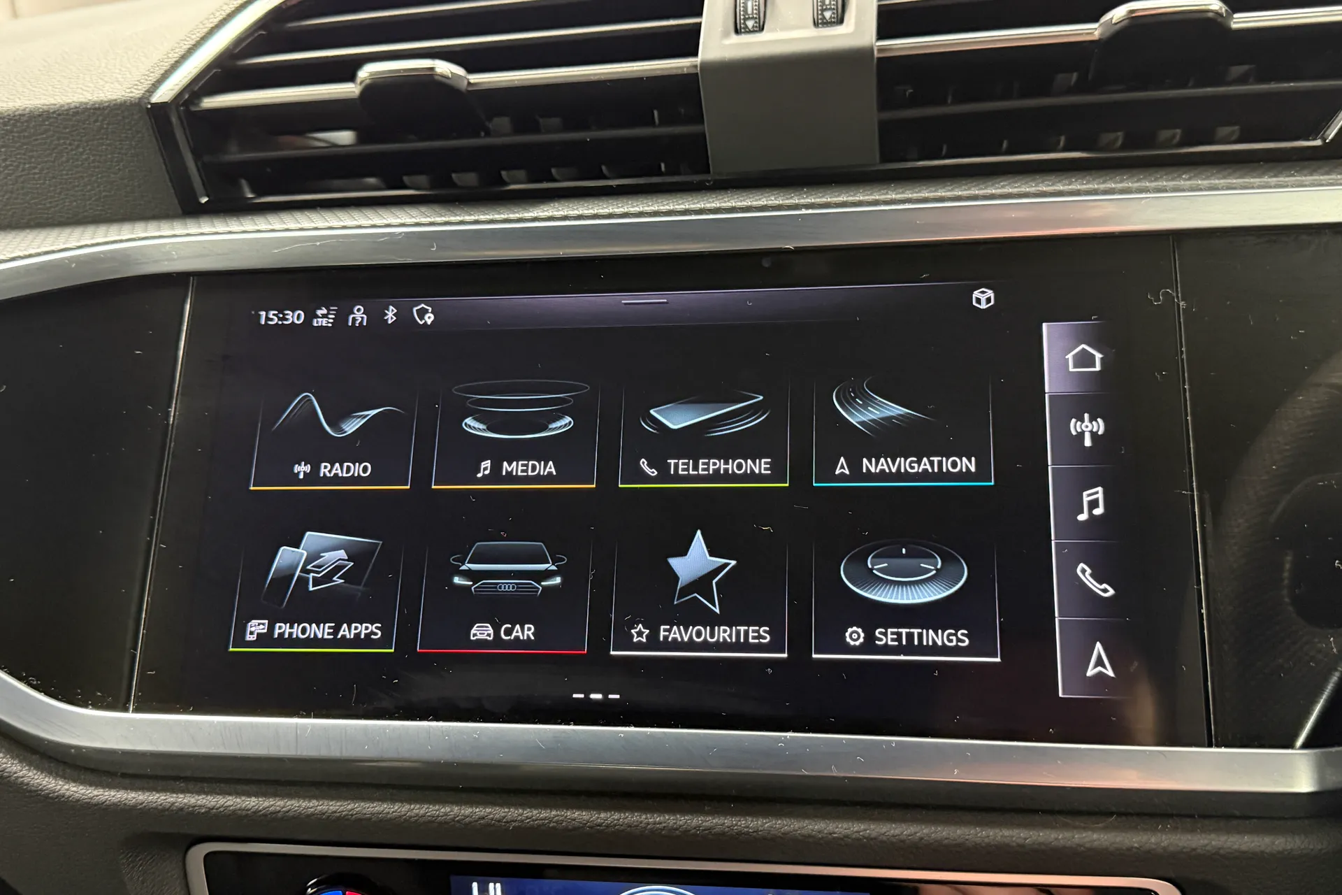 Audi Q3 thumbnail image number 18