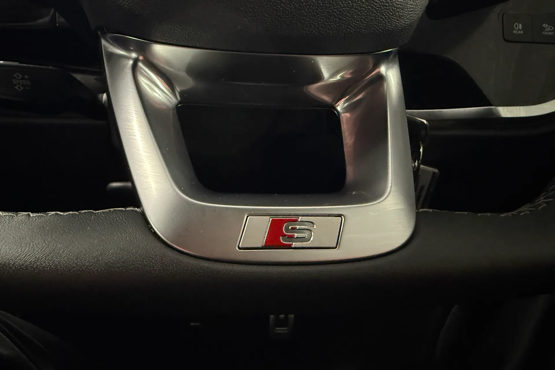 Audi Q3 thumbnail image number 13