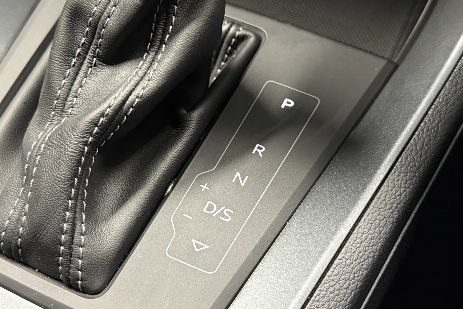 Audi Q3 thumbnail image number 25